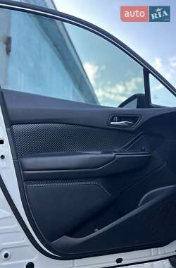 Внедорожник / Кроссовер Toyota C-HR 2017 в 