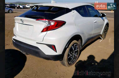 Внедорожник / Кроссовер Toyota C-HR 2017 в 