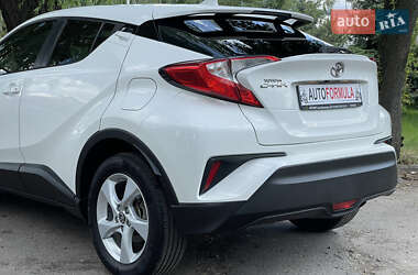 Внедорожник / Кроссовер Toyota C-HR 2018 в 