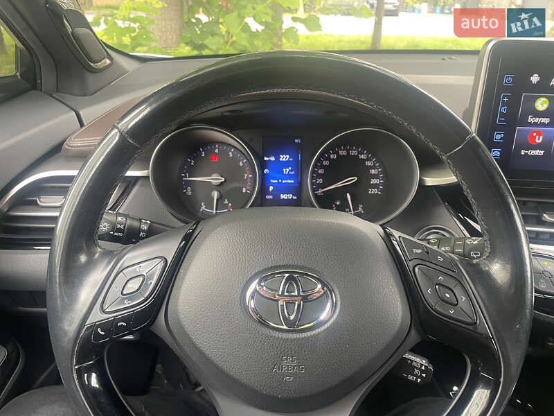 Внедорожник / Кроссовер Toyota C-HR 2018 в Ужгороде