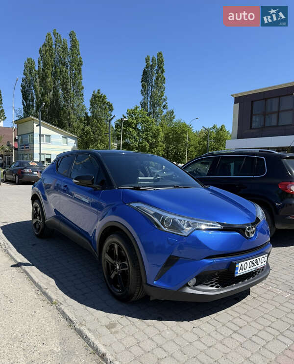 Позашляховик / Кросовер Toyota C-HR 2019 в Ужгороді