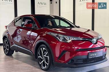 Позашляховик / Кросовер Toyota C-HR 2017 в 