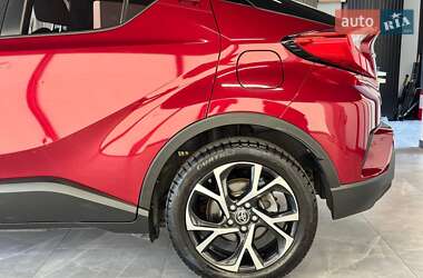 Позашляховик / Кросовер Toyota C-HR 2017 в 