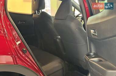 Позашляховик / Кросовер Toyota C-HR 2017 в 