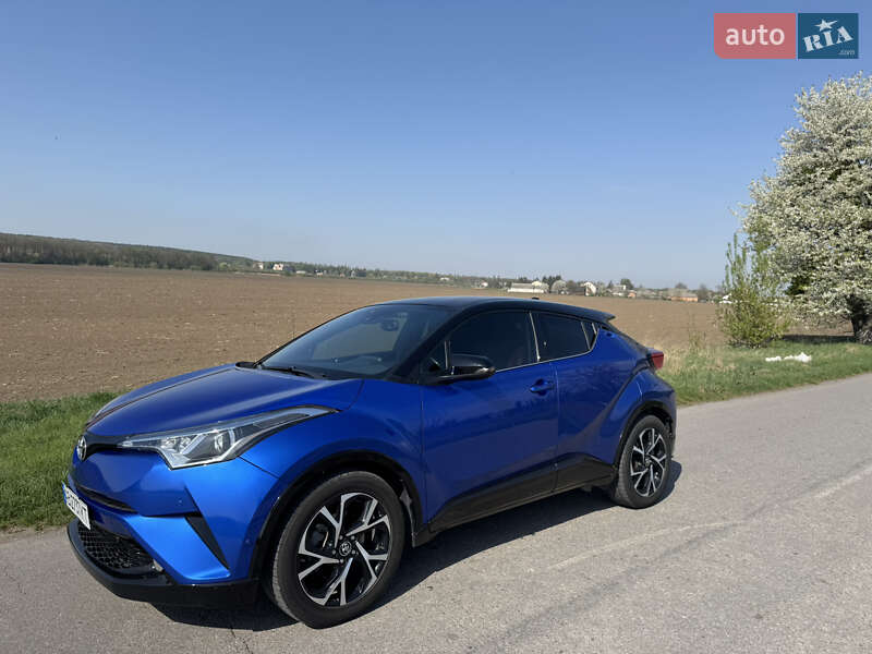 Внедорожник / Кроссовер Toyota C-HR 2017 в 