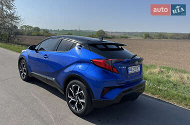 Внедорожник / Кроссовер Toyota C-HR 2017 в 