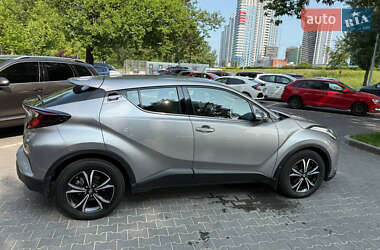 Внедорожник / Кроссовер Toyota C-HR 2021 в 