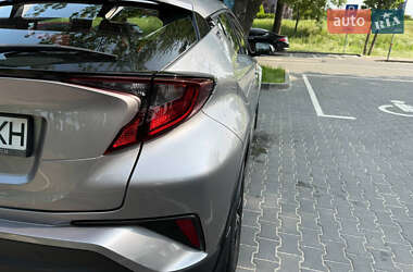 Внедорожник / Кроссовер Toyota C-HR 2021 в 