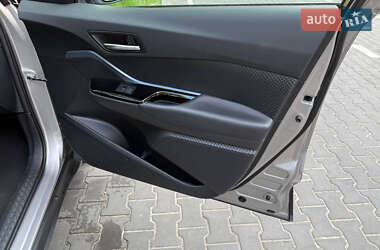 Внедорожник / Кроссовер Toyota C-HR 2021 в 
