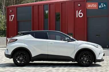 Внедорожник / Кроссовер Toyota C-HR 2018 в 