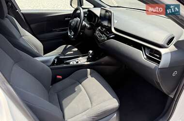 Внедорожник / Кроссовер Toyota C-HR 2018 в 