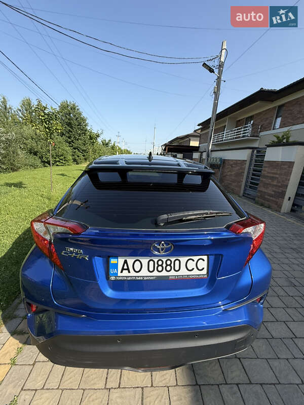Позашляховик / Кросовер Toyota C-HR 2019 в Ужгороді