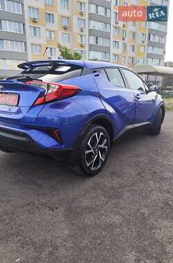 Внедорожник / Кроссовер Toyota C-HR 2018 в 