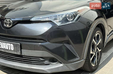 Позашляховик / Кросовер Toyota C-HR 2018 в 