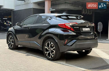 Позашляховик / Кросовер Toyota C-HR 2018 в 