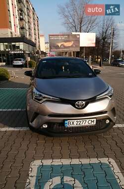 Позашляховик / Кросовер Toyota C-HR 2017 в Хмельницькому