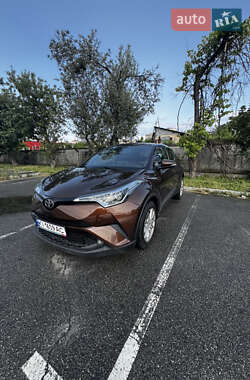Внедорожник / Кроссовер Toyota C-HR 2017 в Киеве