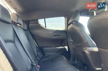 Внедорожник / Кроссовер Toyota C-HR 2017 в 