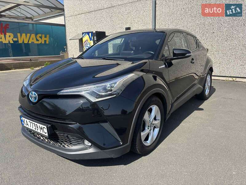 Внедорожник / Кроссовер Toyota C-HR 2017 в 