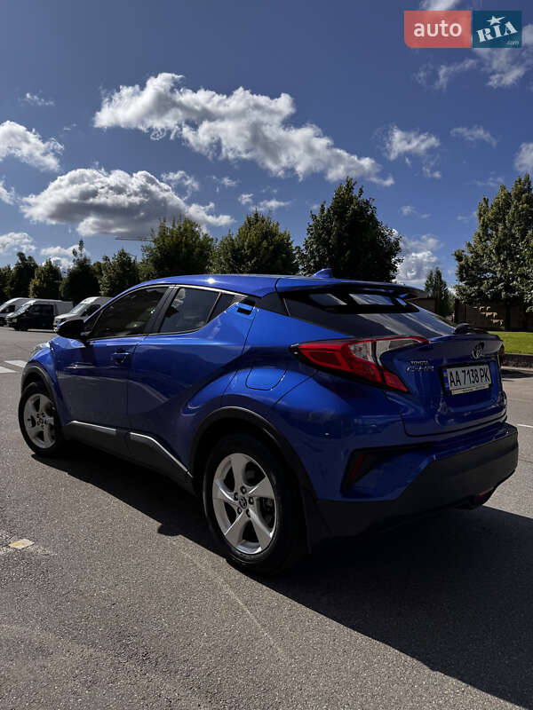 Внедорожник / Кроссовер Toyota C-HR 2016 в Киеве