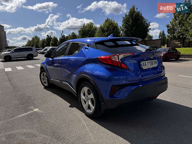 Внедорожник / Кроссовер Toyota C-HR 2016 в Киеве