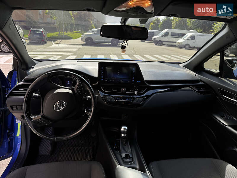 Внедорожник / Кроссовер Toyota C-HR 2016 в Киеве