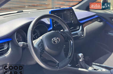 Внедорожник / Кроссовер Toyota C-HR 2020 в 