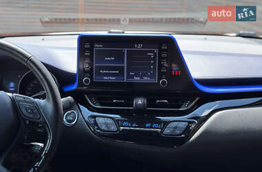Внедорожник / Кроссовер Toyota C-HR 2020 в 