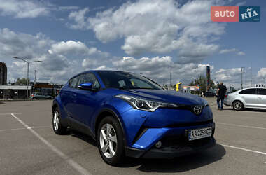 Позашляховик / Кросовер Toyota C-HR 2018 в Києві