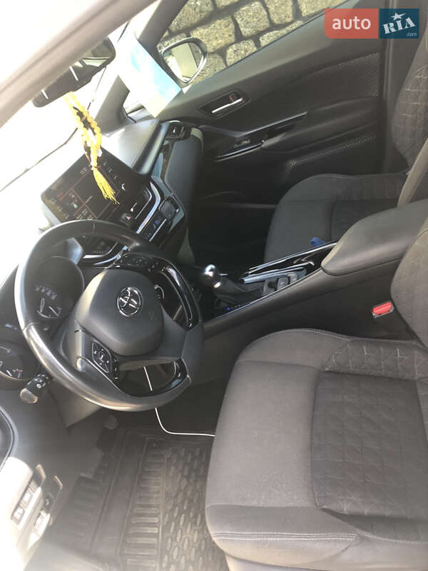 Внедорожник / Кроссовер Toyota C-HR 2021 в Софиевской Борщаговке