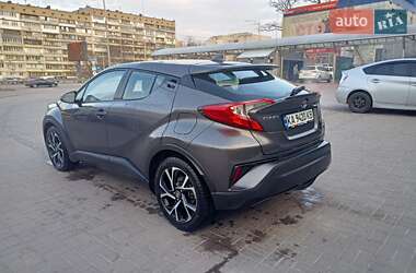 Внедорожник / Кроссовер Toyota C-HR 2017 в 