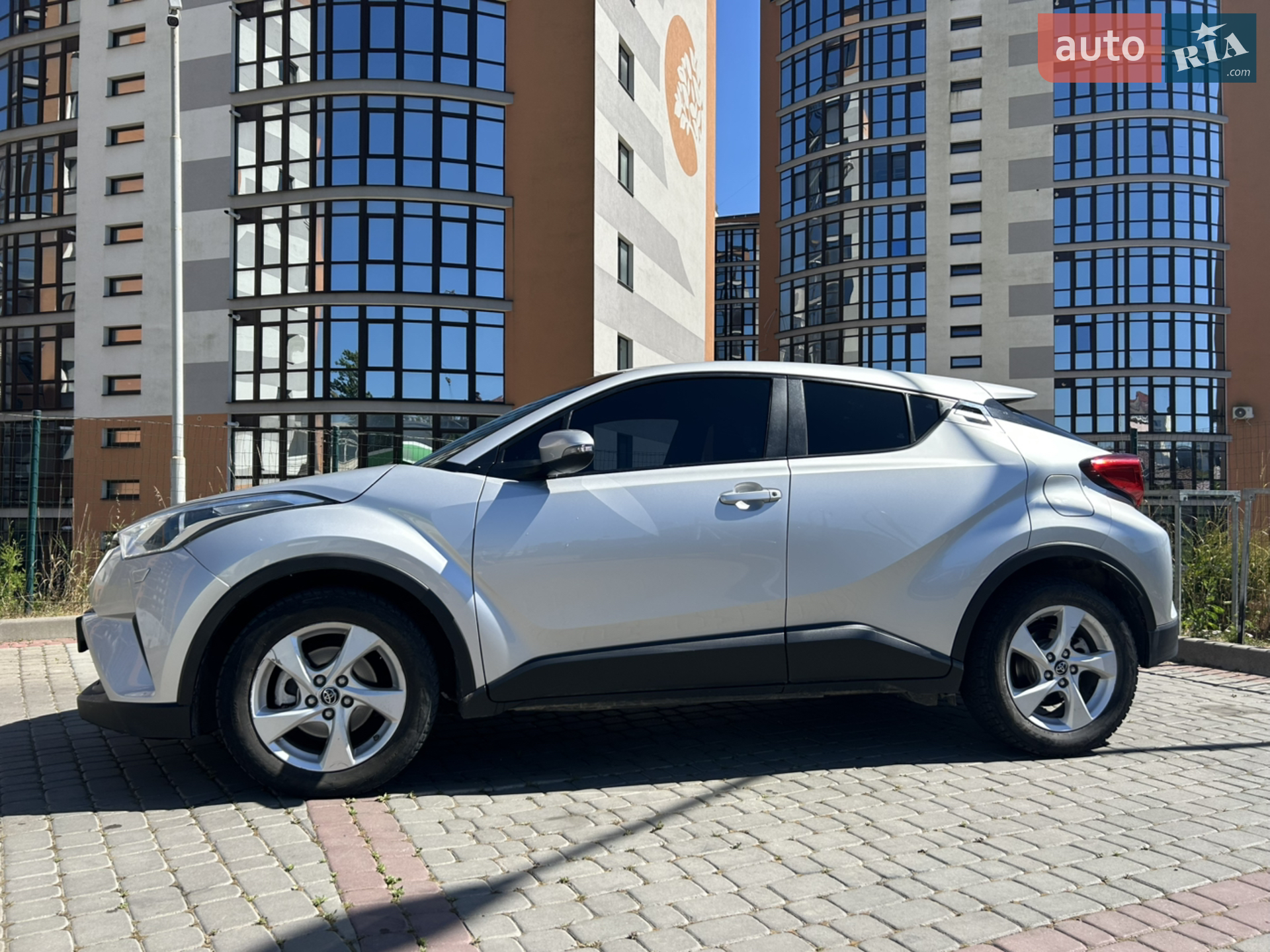 2016 Toyota C-HR - мініатюра 4