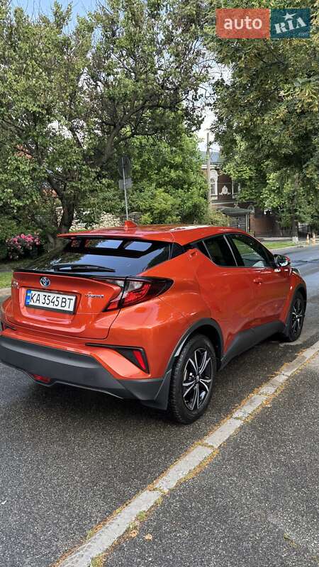 Внедорожник / Кроссовер Toyota C-HR 2020 в Киеве