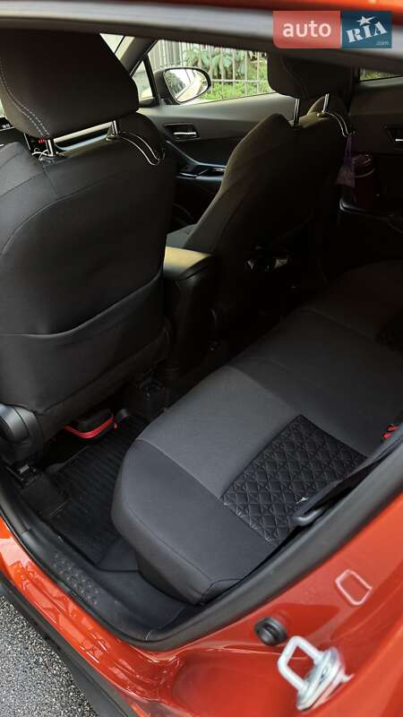 Внедорожник / Кроссовер Toyota C-HR 2020 в Киеве