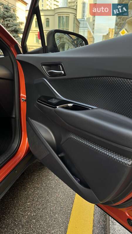 Внедорожник / Кроссовер Toyota C-HR 2020 в Киеве