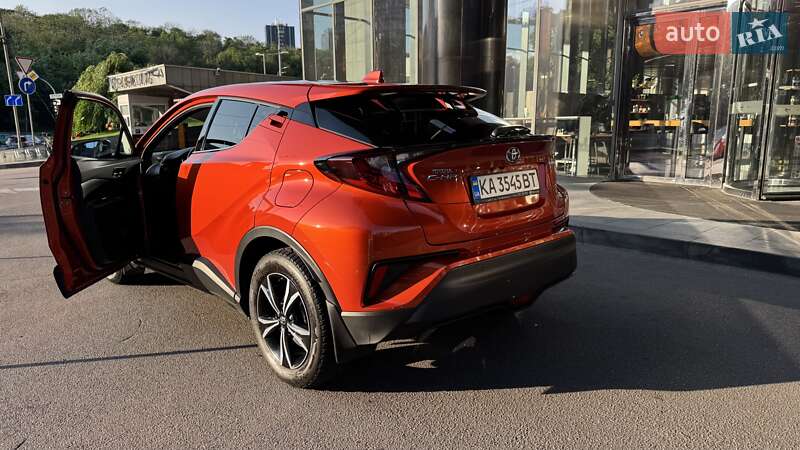Внедорожник / Кроссовер Toyota C-HR 2020 в Киеве
