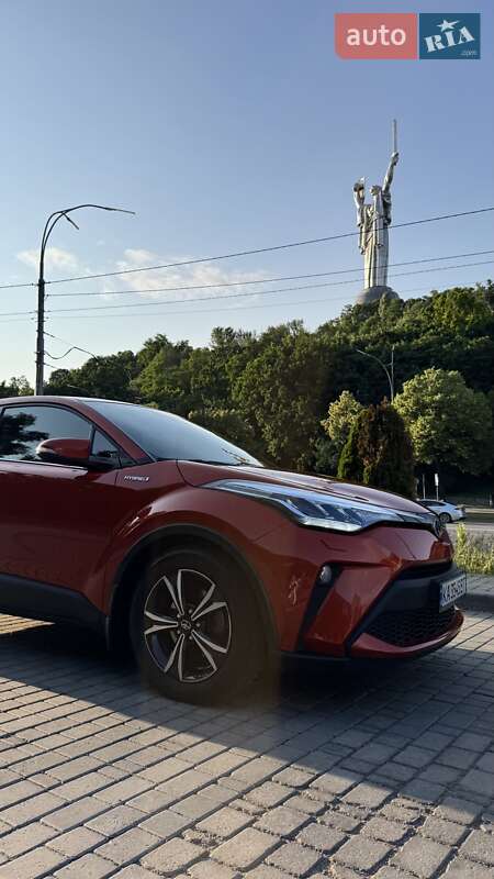 Внедорожник / Кроссовер Toyota C-HR 2020 в Киеве
