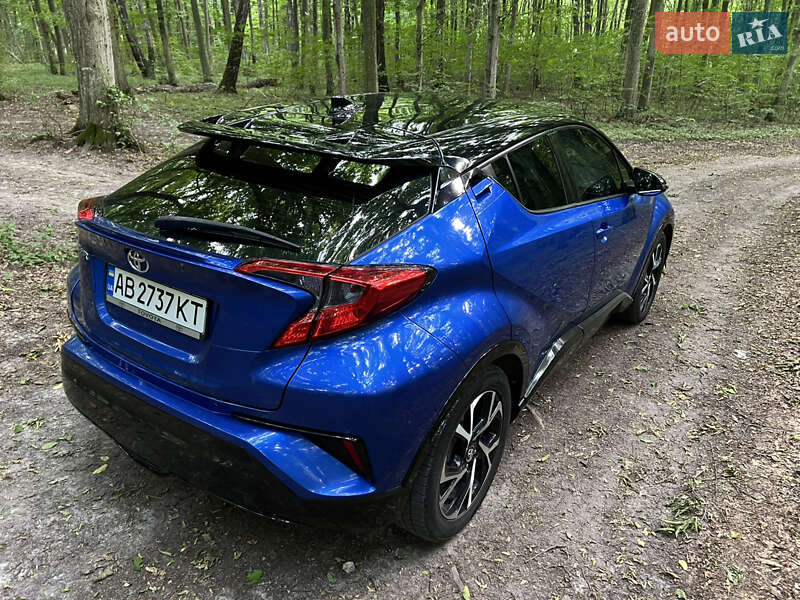 Позашляховик / Кросовер Toyota C-HR 2017 в Вінниці