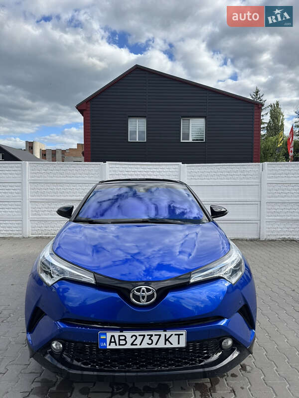 Позашляховик / Кросовер Toyota C-HR 2017 в Вінниці