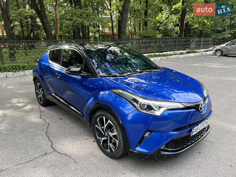 Позашляховик / Кросовер Toyota C-HR 2017 в Вінниці