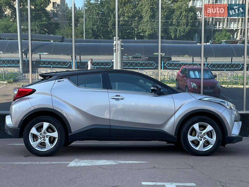 Внедорожник / Кроссовер Toyota C-HR 2018 в Киеве