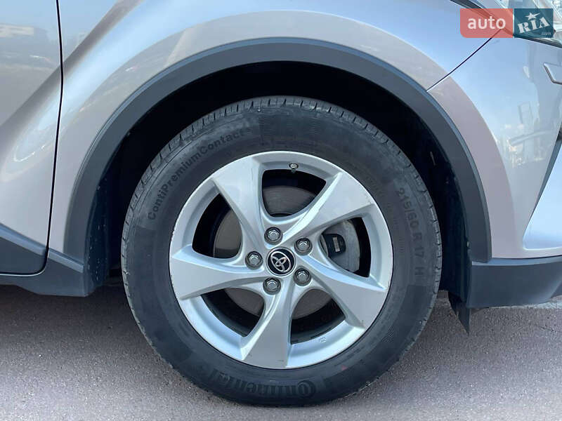 Внедорожник / Кроссовер Toyota C-HR 2018 в Киеве