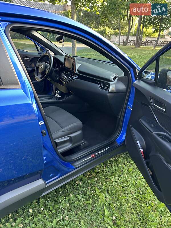 Позашляховик / Кросовер Toyota C-HR 2019 в Києві