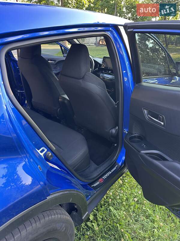 Позашляховик / Кросовер Toyota C-HR 2019 в Києві