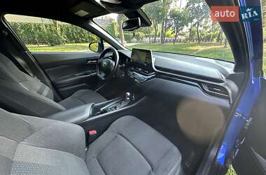 Внедорожник / Кроссовер Toyota C-HR 2019 в 
