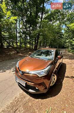 Позашляховик / Кросовер Toyota C-HR 2018 в Києві