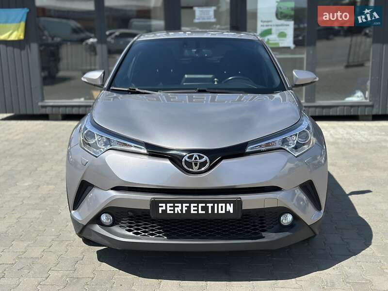 Внедорожник / Кроссовер Toyota C-HR 2016 в Черновцах
