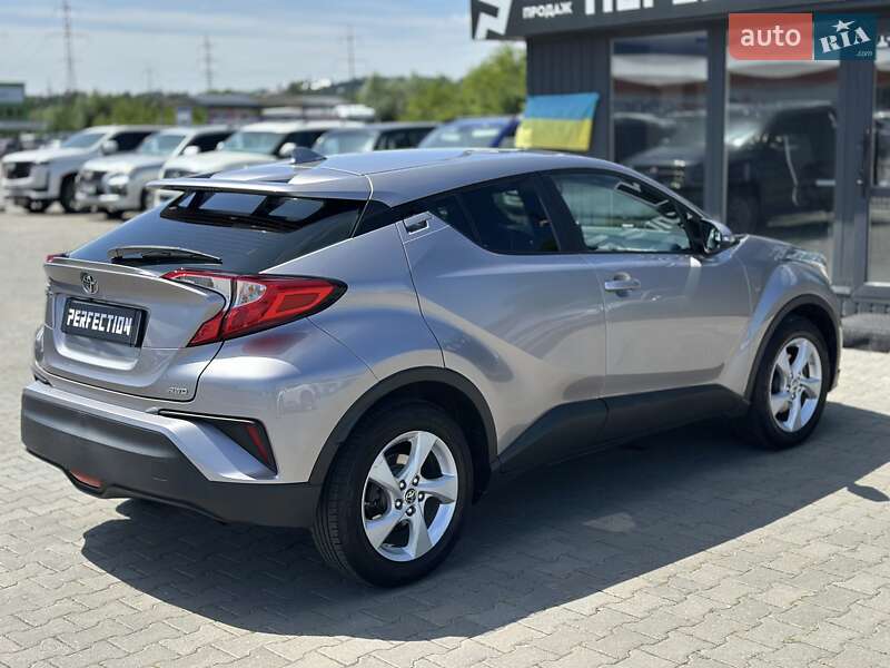 Внедорожник / Кроссовер Toyota C-HR 2016 в Черновцах