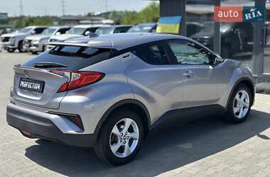Внедорожник / Кроссовер Toyota C-HR 2016 в 
