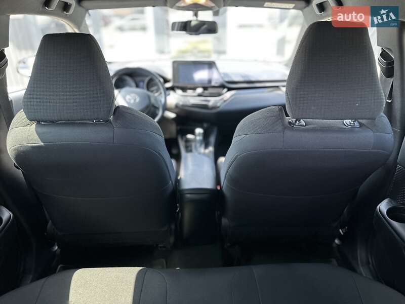 Внедорожник / Кроссовер Toyota C-HR 2016 в Черновцах